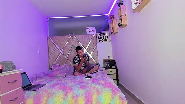 parejacaliente20154 online show from 25, 3, 2026