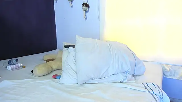 Leamonroe   online show from 14, 4, 2026