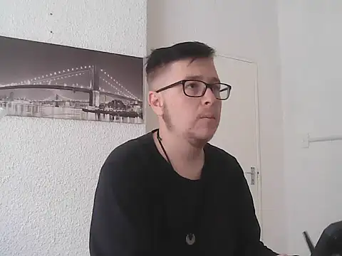 Snapshot of bisexualboy05 chatting on 9, 4, 2026 bisexualboy05 online show from 9, 4, 2026