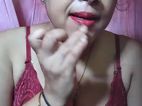 Snapshot of LOVERIAKOL chatting on 4, 6, 2026 LOVERIAKOL online show from 4, 6, 2026