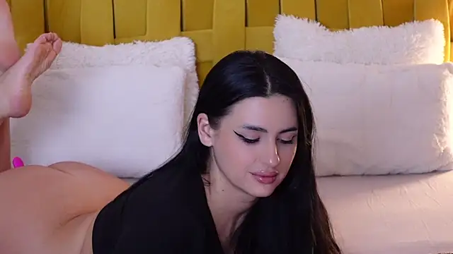 Snapshot of RanyaHermes chatting on 18, 12, 2025 RanyaHermes online show from 18, 12, 2025