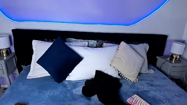 Julieta Cortes   online show from 4, 3, 2025