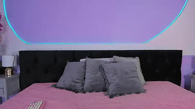 Julieta Cortes   online show from 5, 11, 2025