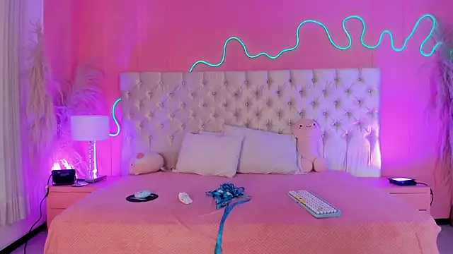 Julieta Cortes   online show from 24, 2, 2026