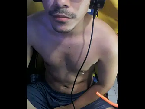 Snapshot of cloudyth1994 chatting on 6, 11, 2025 cloudyth1994 online show from 6, 11, 2025