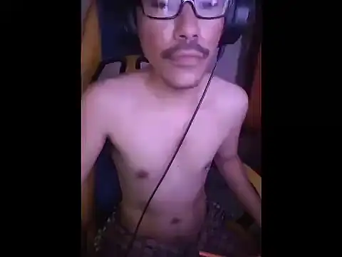 Snapshot of cloudyth1994 chatting on 6, 3, 2026 cloudyth1994 online show from 6, 3, 2026