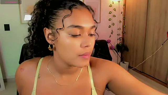 Snapshot of aleja_montiel__ chatting on 22, 5, 2026 aleja montiel online show from 22, 5, 2026