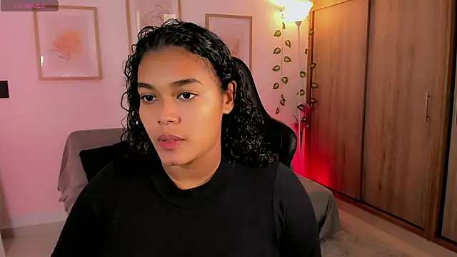 Snapshot of aleja_montiel__ chatting on 4, 6, 2026 aleja montiel online show from 4, 6, 2026