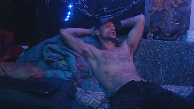 Snapshot of TheOneYouLove69 chatting on 20, 11, 2025 TheOneYouLove69 online show from 20, 11, 2025