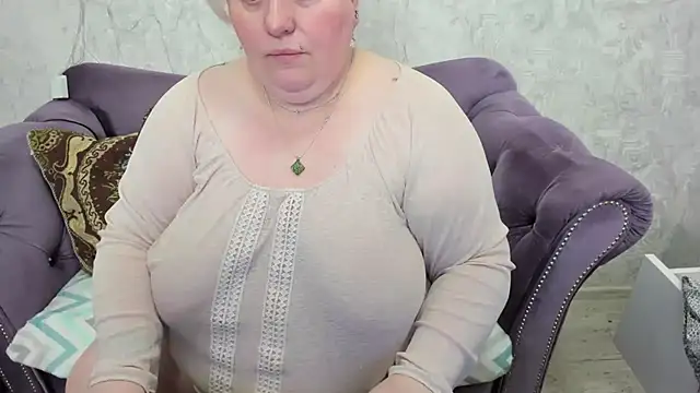 fashiona online show from 4, 3, 2025