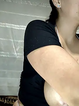 StephanieMarrien online show from 5, 1, 2026