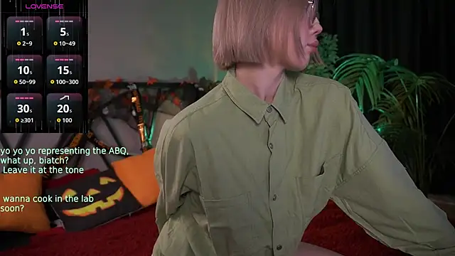 Snapshot of LindaThacker chatting on 26, 10, 2025 LindaThacker online show from 26, 10, 2025