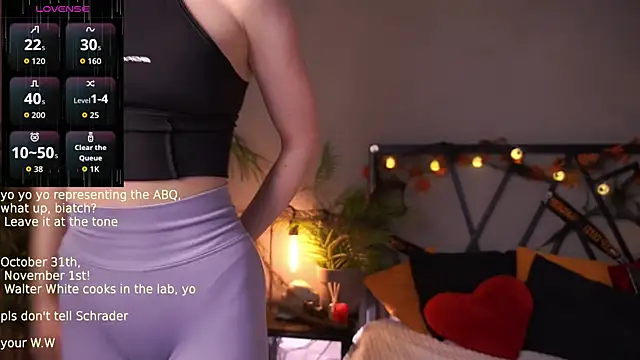 Snapshot of LindaThacker chatting on 28, 10, 2025 LindaThacker online show from 28, 10, 2025