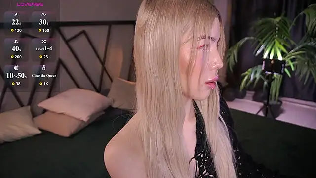 Snapshot of LindaThacker chatting on 12, 3, 2026 LindaThacker online show from 12, 3, 2026