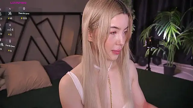 Snapshot of LindaThacker chatting on 13, 3, 2026 LindaThacker online show from 13, 3, 2026