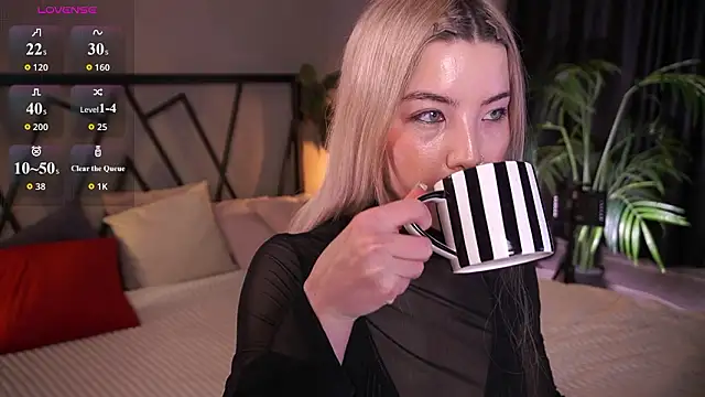 Snapshot of LindaThacker chatting on 28, 3, 2026 LindaThacker online show from 28, 3, 2026