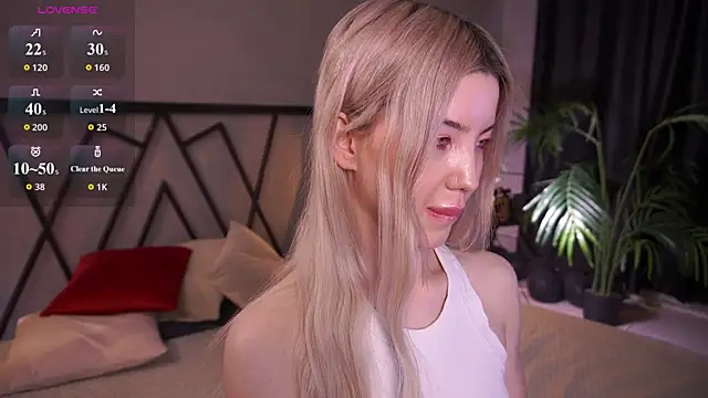 Snapshot of LindaThacker chatting on 6, 4, 2026 LindaThacker online show from 6, 4, 2026