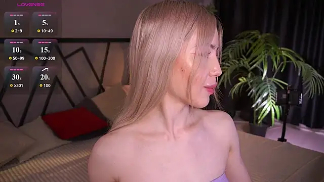 Snapshot of LindaThacker chatting on 10, 4, 2026 LindaThacker online show from 10, 4, 2026