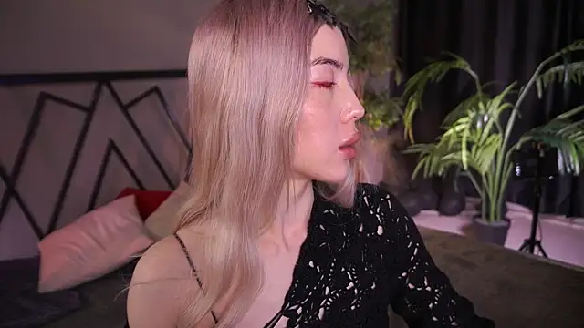 Snapshot of LindaThacker chatting on 13, 4, 2026 LindaThacker online show from 13, 4, 2026