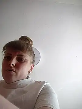 Snapshot of CoddessCrystal chatting on 11, 4, 2026 CoddessCrystal online show from 11, 4, 2026