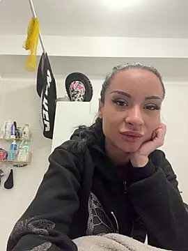 Snapshot of cara_mella chatting on 3, 3, 2026 cara mella online show from 3, 3, 2026