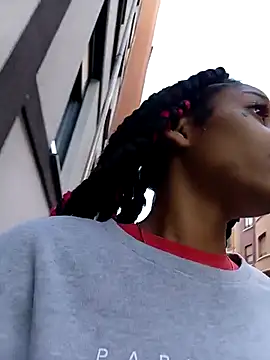 Laanegraofficial  online show from 10, 9, 2025