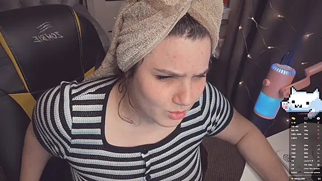 Snapshot of Diasporaaa chatting on 2, 1, 2025 Diasporaaa online show from 2, 1, 2025