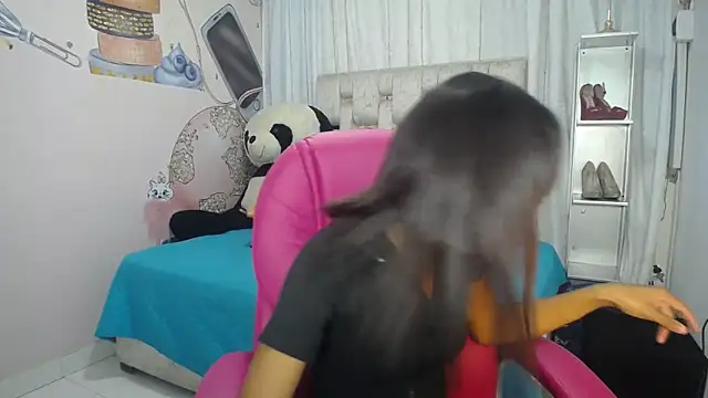 EMMA SWEETT1 online show from 15, 11, 2025