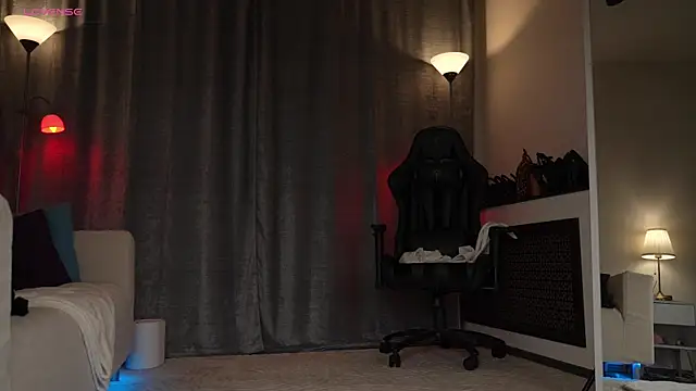 Amely Young online show from 5, 10, 2025