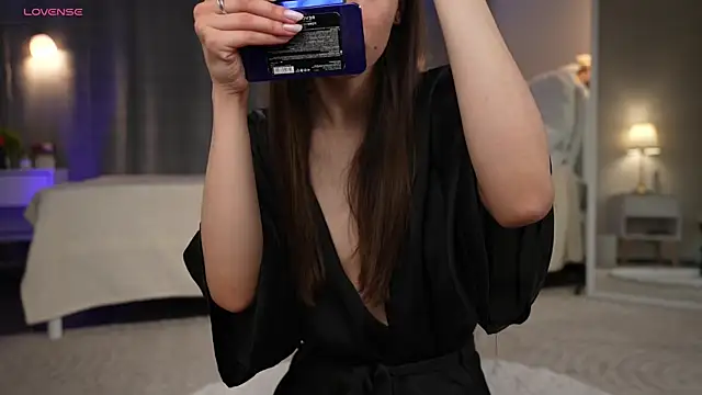 Amely Young online show from 4, 12, 2025