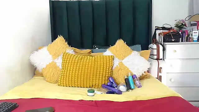 Snapshot of GaggingQueenxx chatting on 4, 5, 2026 GaggingQueenxx online show from 4, 5, 2026