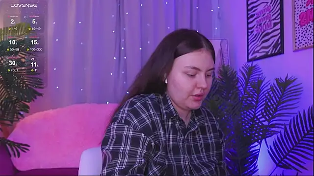 Snapshot of Mia__Peach chatting on 8, 3, 2025 Mia Peach online show from 8, 3, 2025