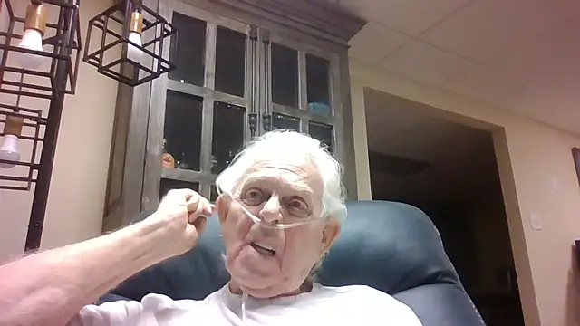 Snapshot of bootlegmanz chatting on 28, 4, 2026 bootlegmanz online show from 28, 4, 2026