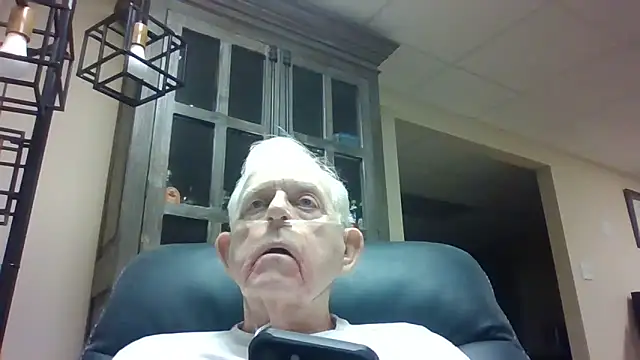 Snapshot of bootlegmanz chatting on 7, 5, 2026 bootlegmanz online show from 7, 5, 2026