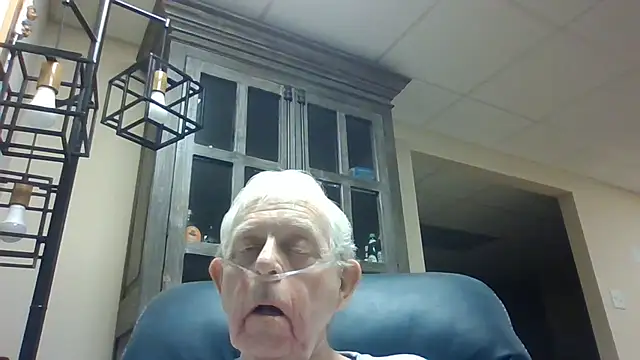 Snapshot of bootlegmanz chatting on 4, 7, 2026 bootlegmanz online show from 4, 7, 2026