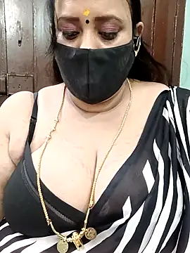 Snapshot of ashikaa_r chatting on 2, 11, 2025 ashikaa r online show from 2, 11, 2025