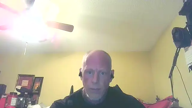 Snapshot of hunterbiggun007 chatting on 15, 12, 2025 hunterbiggun007 online show from 15, 12, 2025