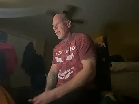 Snapshot of hunterbiggun007 chatting on 19, 12, 2025 hunterbiggun007 online show from 19, 12, 2025