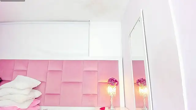 DaphneLloyd online show from 10, 1, 2025