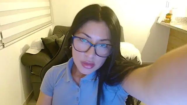 Snapshot of Charlotte_cute18 chatting on 22, 6, 2026 Charlotte cute18 online show from 22, 6, 2026