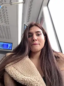 Snapshot of Accole chatting on 8, 3, 2025 Accole online show from 8, 3, 2025