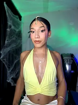 Snapshot of Emaa- chatting on 17, 10, 2025 Emaa- online show from 17, 10, 2025