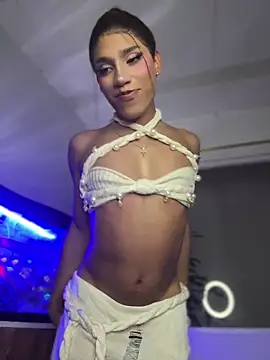 Snapshot of Emaa- chatting on 3, 11, 2025 Emaa- online show from 3, 11, 2025