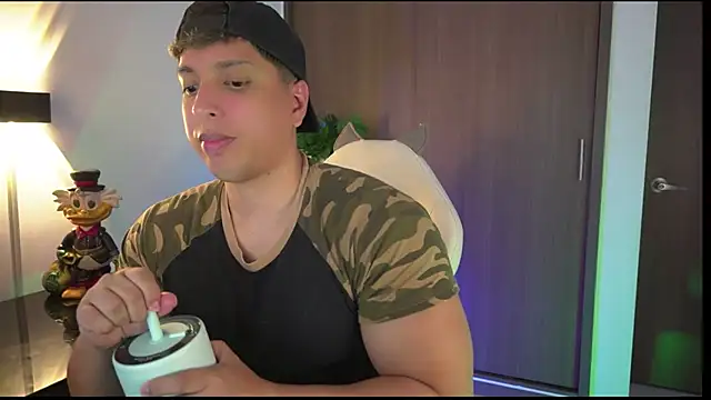 Snapshot of appolo_allen chatting on 26, 10, 2025 appolo allen online show from 26, 10, 2025