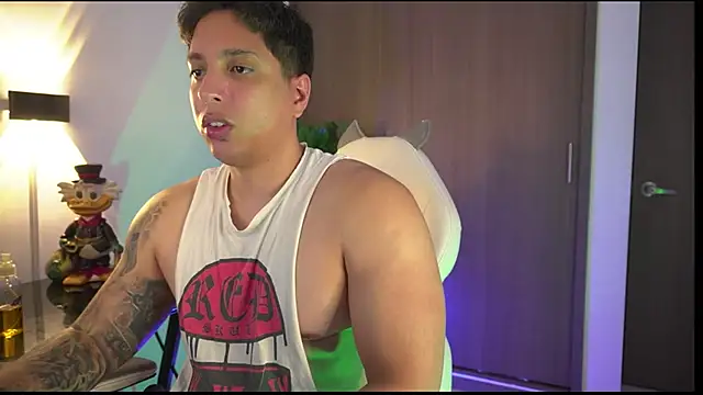 Snapshot of appolo_allen chatting on 30, 10, 2025 appolo allen online show from 30, 10, 2025