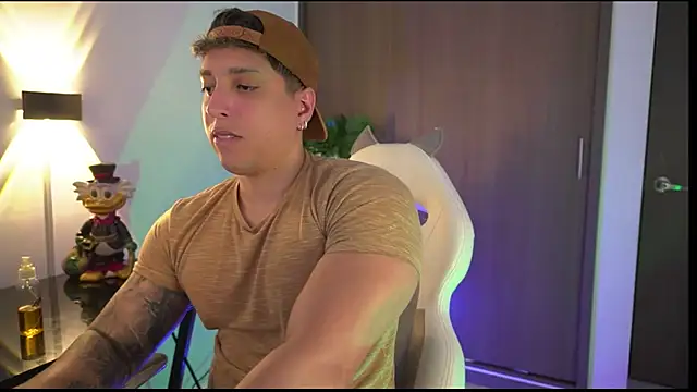 Snapshot of appolo_allen chatting on 31, 10, 2025 appolo allen online show from 31, 10, 2025