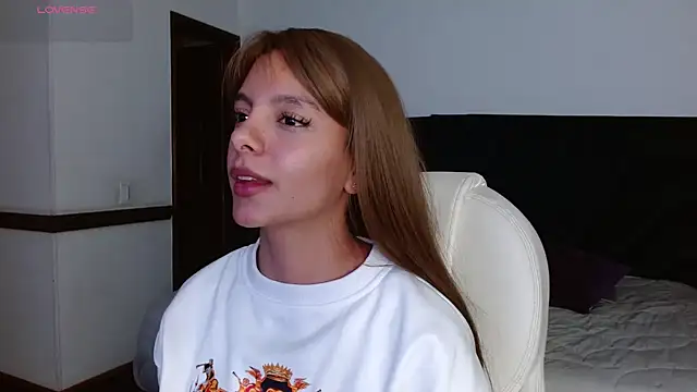 Snapshot of peyton_golden1 chatting on 8, 5, 2026 peyton golden1 online show from 8, 5, 2026