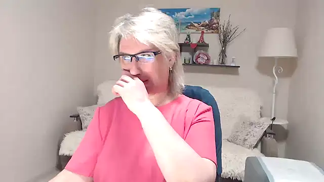 Snapshot of FleurMays chatting on 1, 5, 2026 FleurMays online show from 1, 5, 2026
