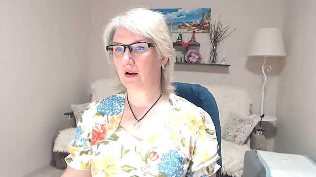 Snapshot of FleurMays chatting on 5, 5, 2026 FleurMays online show from 5, 5, 2026
