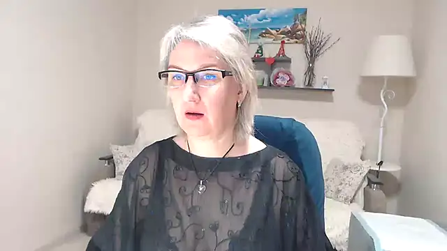 Snapshot of FleurMays chatting on 13, 5, 2026 FleurMays online show from 13, 5, 2026